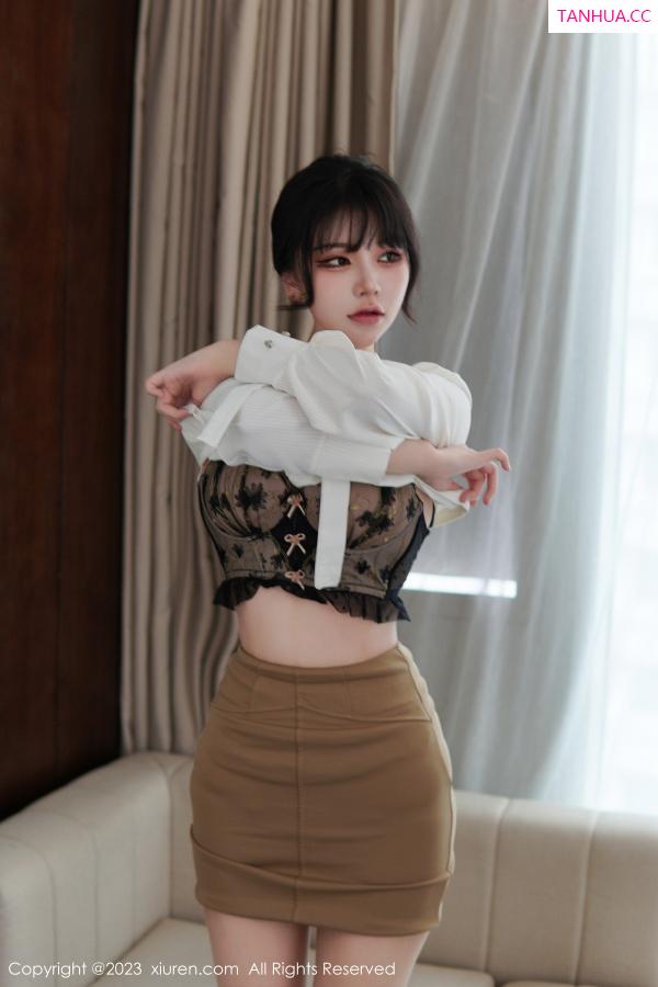   [XiuRen]高清写真图 2023.01.10 No.6111 桃桃子_ 短裙美腿第45张图片